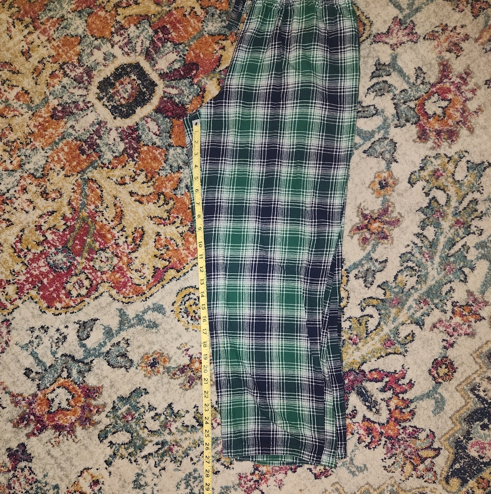 Liz Claiborne Green & Plaid Sleepwear Set - Picture 8 of 9